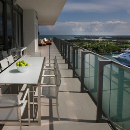 apogeebalcony1.jpg